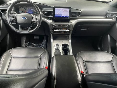 Used 2020 Ford Explorer XLT w/ Equipment Group 202A AWD/4WD image 12