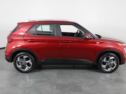 Certified 2024 Hyundai Venue Limited FWD image 12