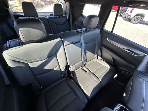 Certified 2025 Cadillac XT6 Luxury image 19