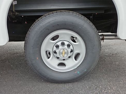 New 2025 Chevrolet Express 3500 w/ Power Convenience Package image 27