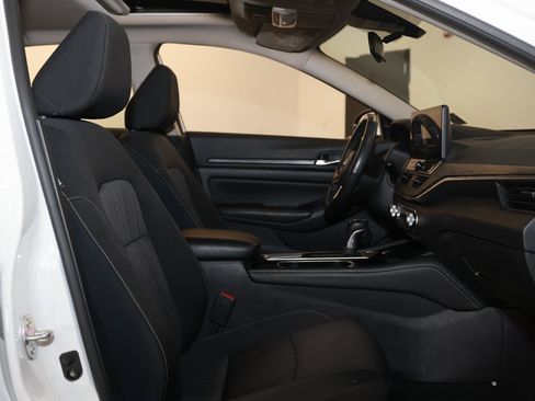 Used 2024 Nissan Altima 2.5 SV w/ SV Premium Package image 16