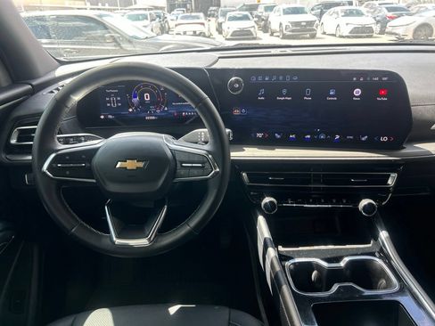 Used 2025 Chevrolet Traverse LT w/ Driver Confidence Package FWD image 9