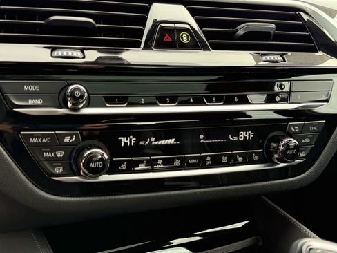 Used 2021 BMW M550i xDrive w/ Executive Package image 27