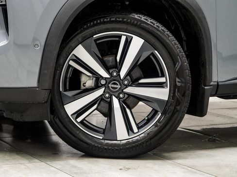 Used 2023 Nissan Rogue SL w/ SL Premium Package image 3