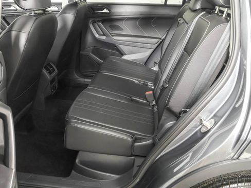Used 2024 Volkswagen Tiguan SE w/ Panoramic Sunroof Package AWD/4WD image 36