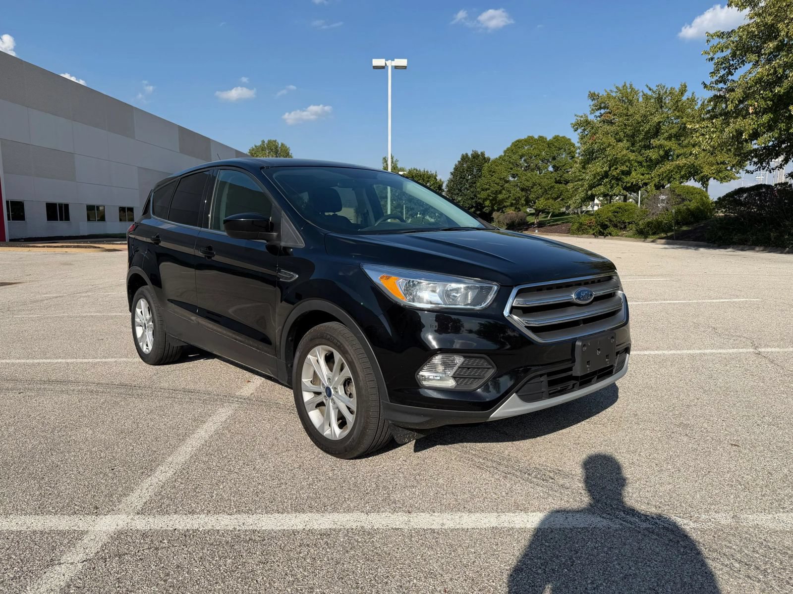 Used 2017 Ford Escape SE FWD image 1