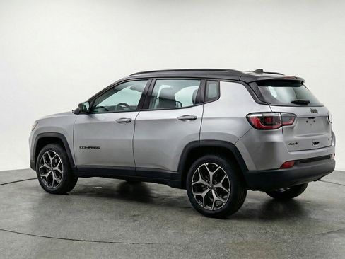 Used 2025 Jeep Compass Limited image 6