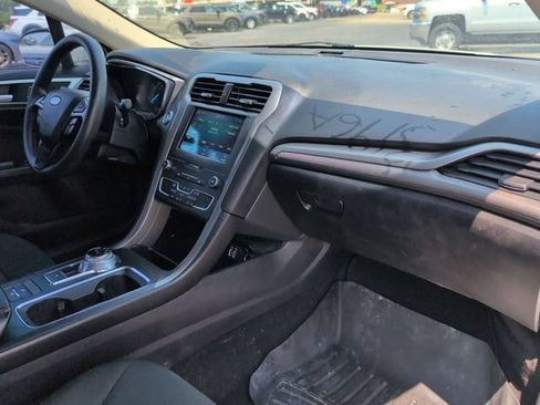 Used 2020 Ford Fusion SE FWD image 19