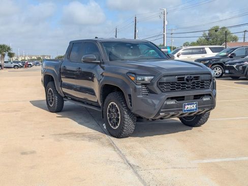 Used 2024 Toyota Tacoma TRD Off-Road w/ TRD Off Road Upgrade Package image 3