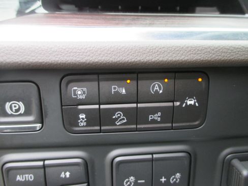 Used 2025 Chevrolet Suburban LS w/ Max Trailering Package AWD/4WD image 15