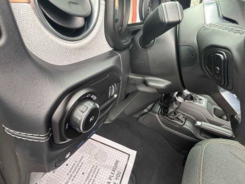 Used 2025 Jeep Wrangler Sahara image 19