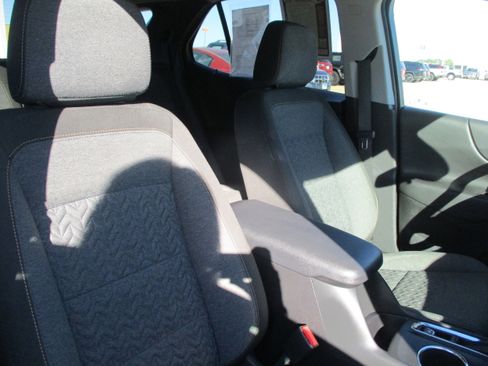 Used 2023 Chevrolet Equinox LT image 39