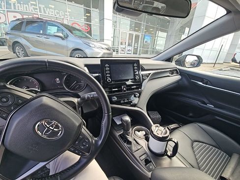Used 2021 Toyota Camry SE image 11