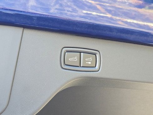 Used 2025 Porsche Macan Electric image 16