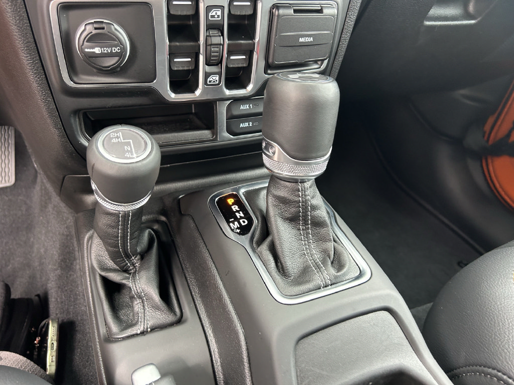 Used 2025 Jeep Wrangler Unlimited Sahara AWD/4WD image 26