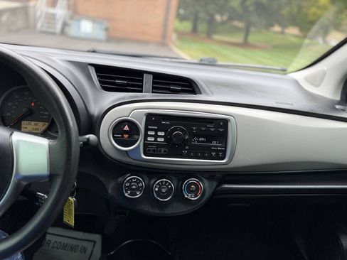 Used 2014 Toyota Yaris LE FWD image 18