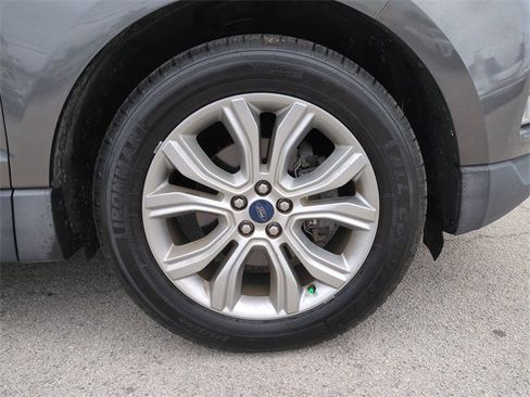 Used 2019 Ford Edge Titanium image 11