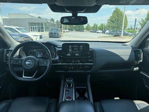 Used 2022 Nissan Pathfinder SL w/ Lighting Package (N92) AWD/4WD image 4