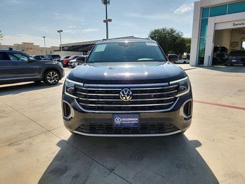 Used 2024 Volkswagen Atlas SE w/ Black Wheel Package FWD image 2