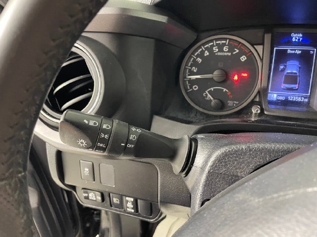 Used 2020 Toyota Tacoma TRD Sport w/ Technology Package AWD/4WD image 13