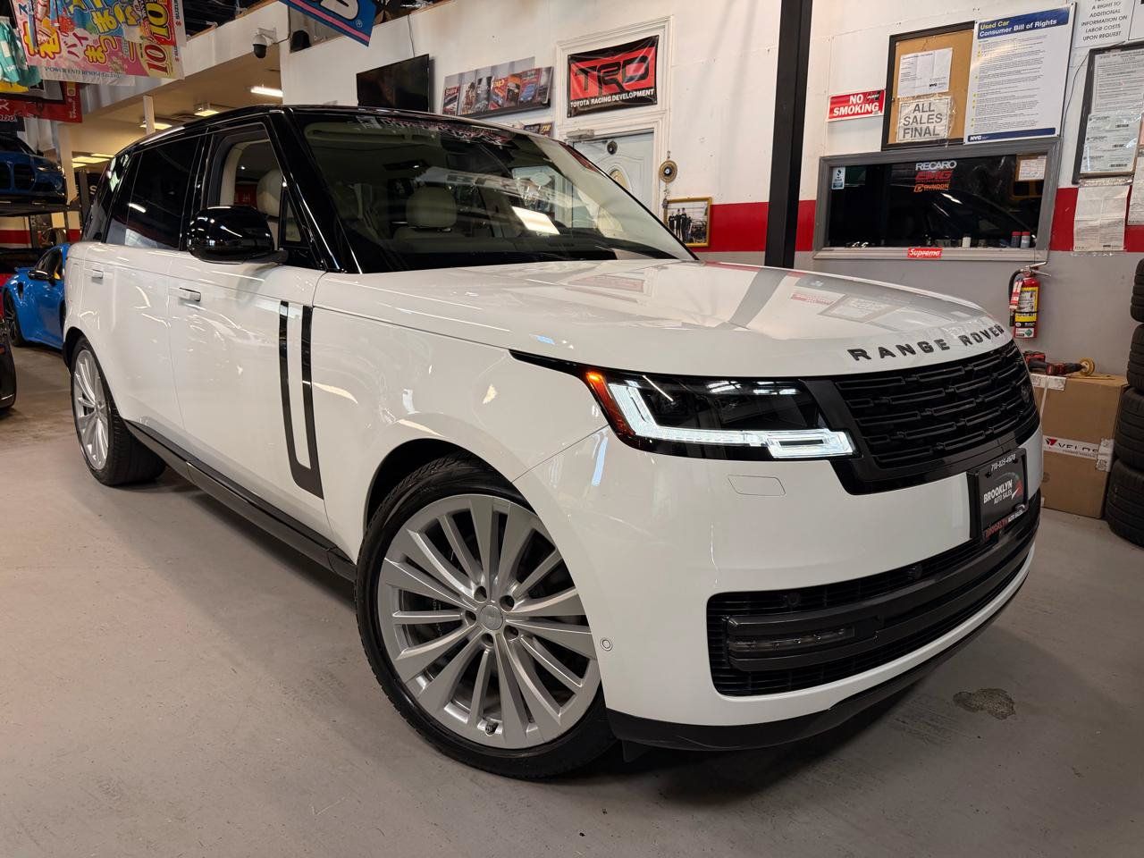 Used 2024 Land Rover Range Rover Long Wheelbase SE AWD/4WD image 1
