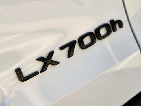 New 2026 Lexus LX 700h Luxury image 7