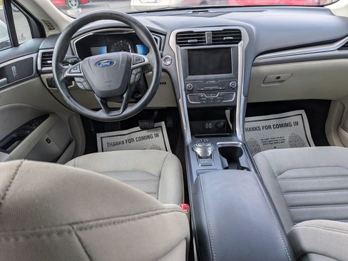 Used 2019 Ford Fusion SE FWD image 25