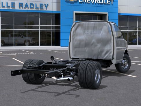 New 2026 Chevrolet Express 4500 RWD image 4