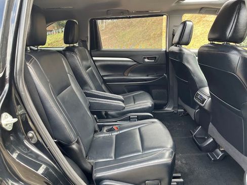 Used 2018 Toyota Highlander XLE image 40