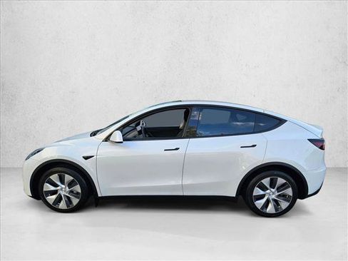 Used 2021 Tesla Model Y Long Range image 9