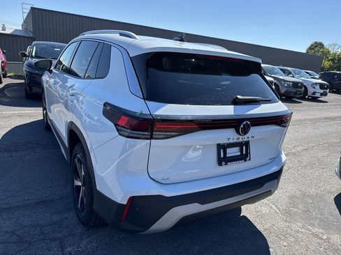 New 2025 Volkswagen Tiguan SE image 4