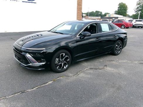 Used 2024 Hyundai Sonata SEL FWD image 2