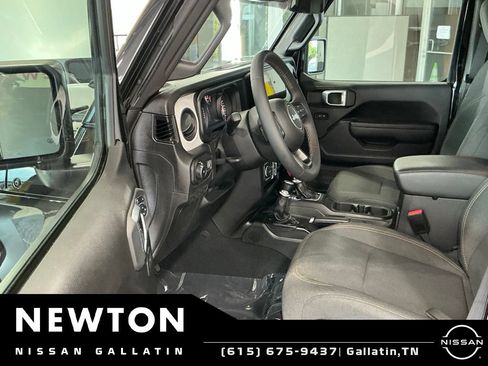 Used 2024 Jeep Wrangler Unlimited Sport AWD/4WD image 6
