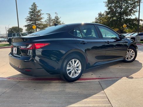Used 2025 Toyota Camry LE image 6