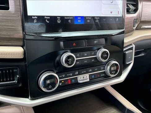 Used 2022 Ford Expedition Limited image 23