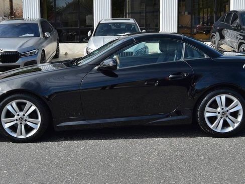 Used 2011 Mercedes-Benz SLK 300 image 4