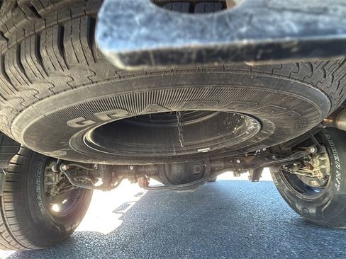 Used 2024 Nissan Titan SV w/ SV Convenience Package image 16