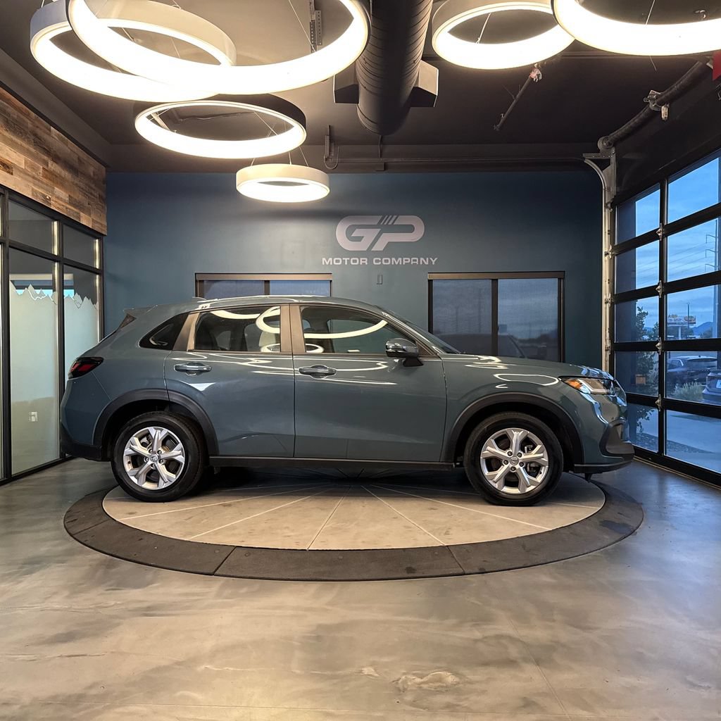 Used 2025 Honda HR-V LX image 2
