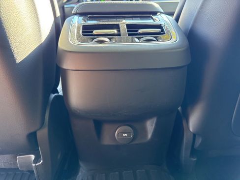 Used 2023 Volvo XC60 B5 Ultimate image 16