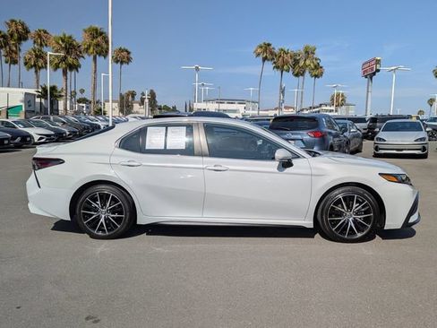 Used 2024 Toyota Camry SE w/ Convenience Package FWD image 5