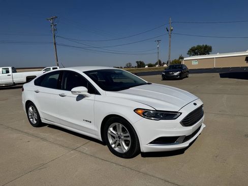 Used 2018 Ford Fusion SE w/ Equipment Group 602A image 2