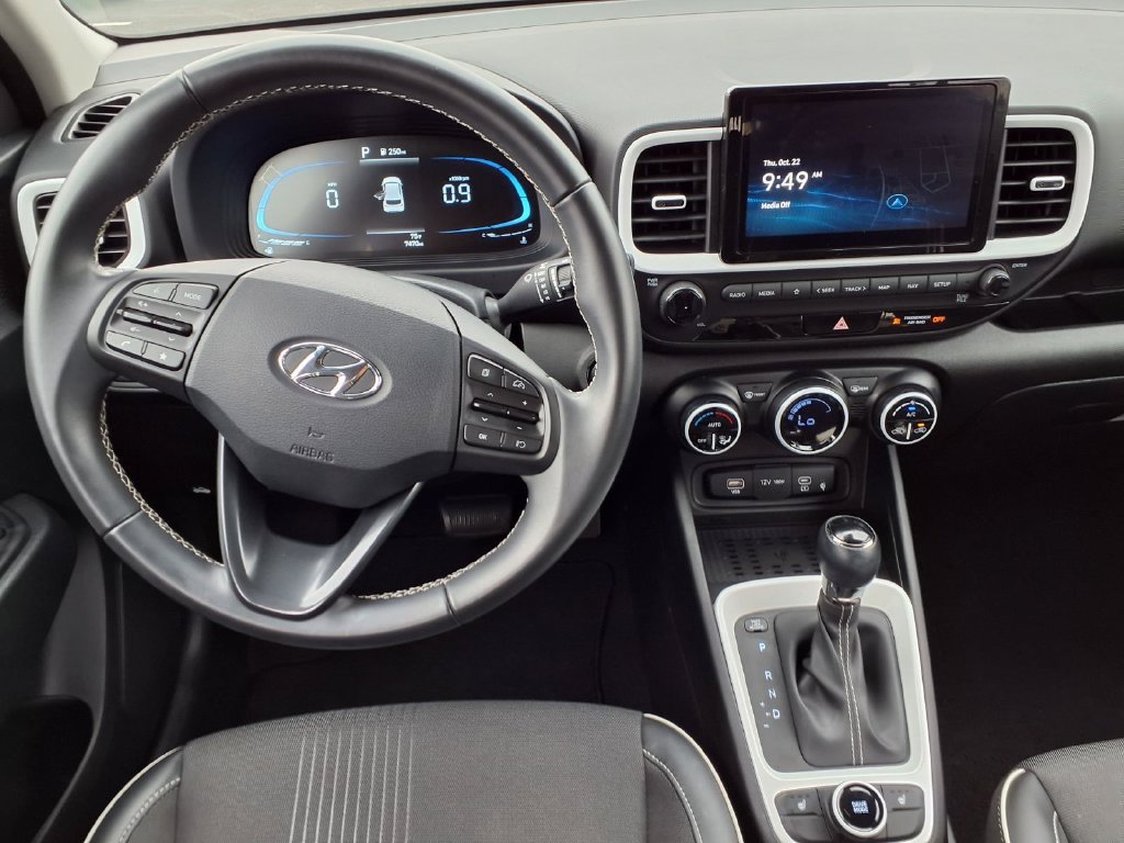Used 2025 Hyundai Venue Limited FWD image 12