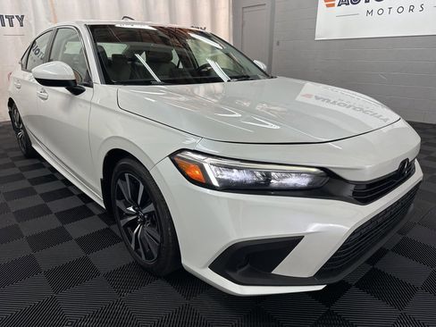 Used 2024 Honda Civic EX image 2