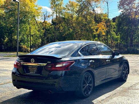 Used 2017 Nissan Altima 2.5 SR w/ Midnight Edition Package FWD image 4