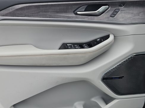 Used 2022 Jeep Grand Cherokee Overland w/ Luxury Tech Group IV RWD image 25