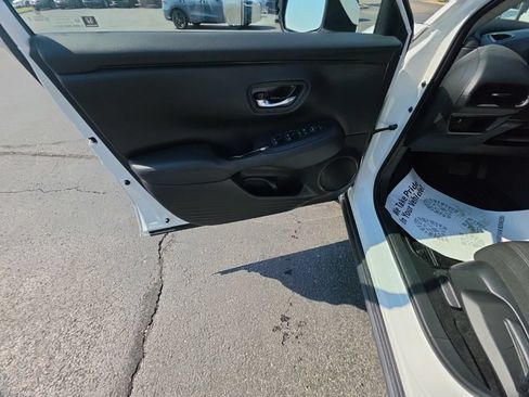 Used 2025 Honda HR-V LX image 13