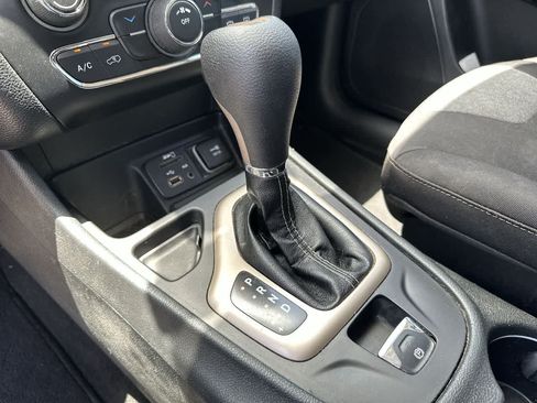 Used 2014 Jeep Cherokee Latitude FWD image 26