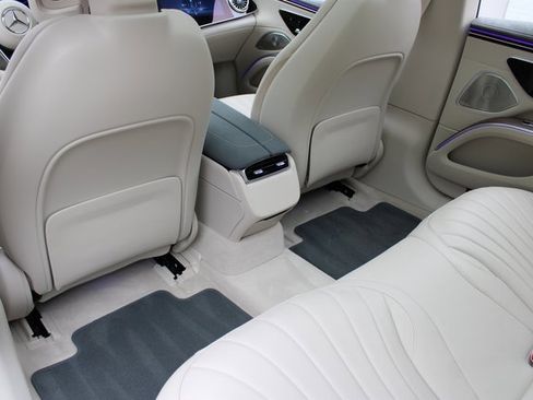 Used 2023 Mercedes-Benz EQS 580 4MATIC Sedan image 11