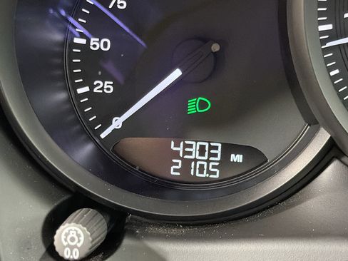 Used 2025 Porsche Macan image 42