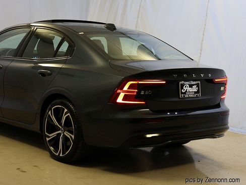 Used 2023 Volvo S60 T8 Plus image 8